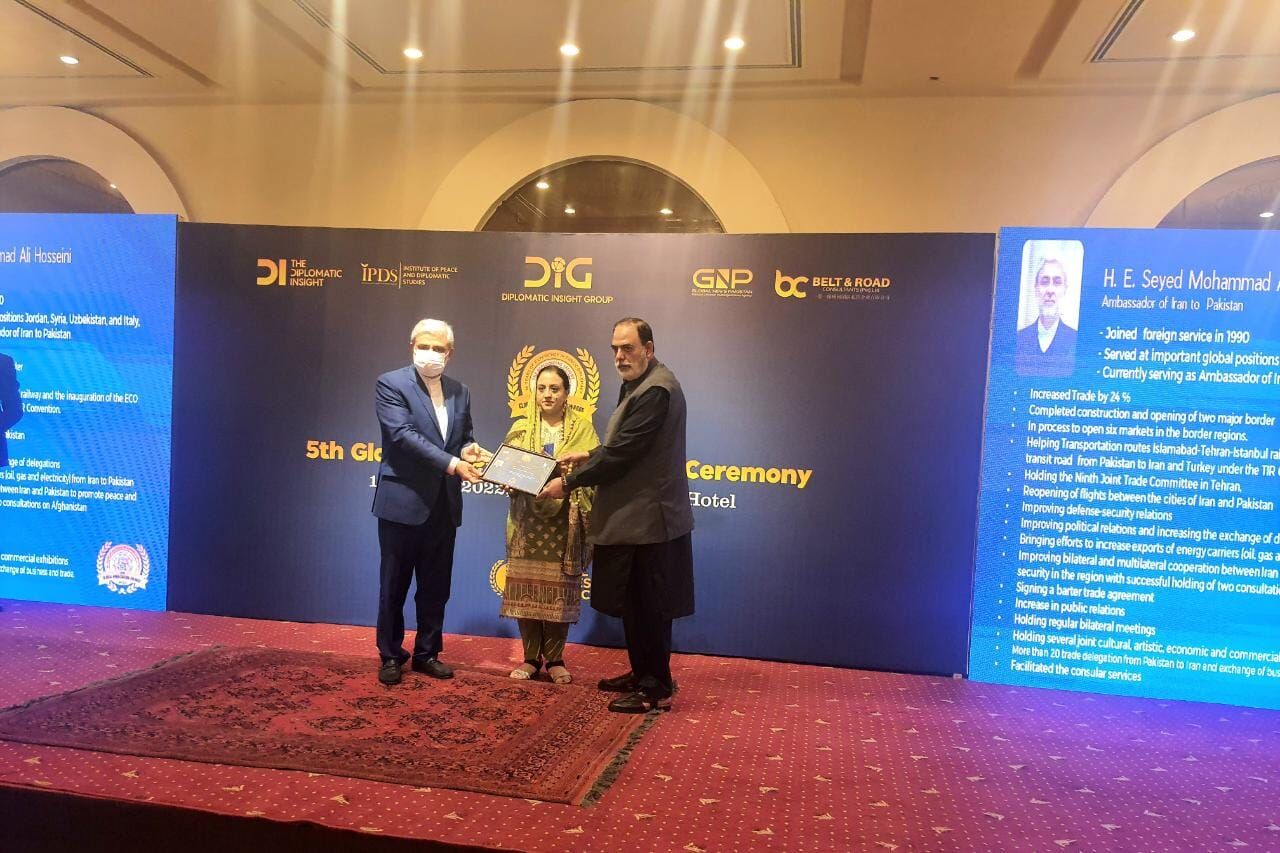 السفير حسيني يفوز بجائزة سفير العام في باكستان