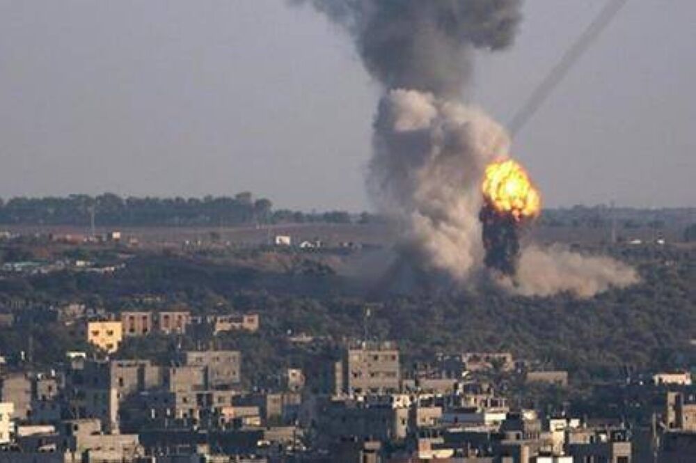 طائرات ومدفعية الاحتلال تقصف بيت حانون شمالي قطاع غزة