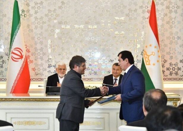 ايران وطاجيكستان توقعان مذكرة تفاهم في مجال السكك الحديدية