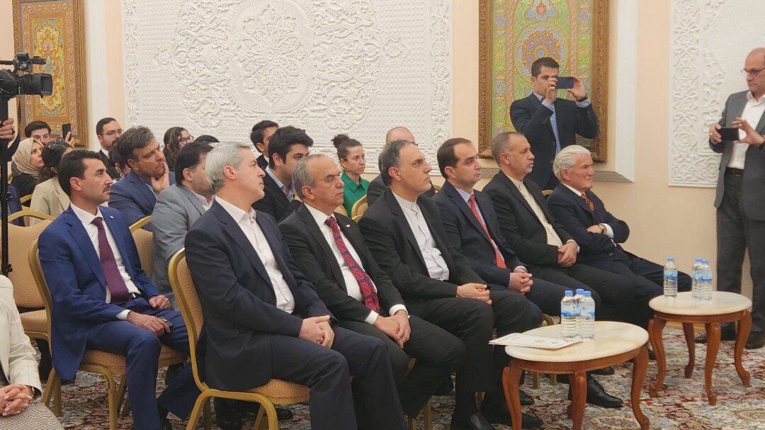 الاحتفاء بيوم اللغة الفارسية والشاعر فردوسي في تركيا
