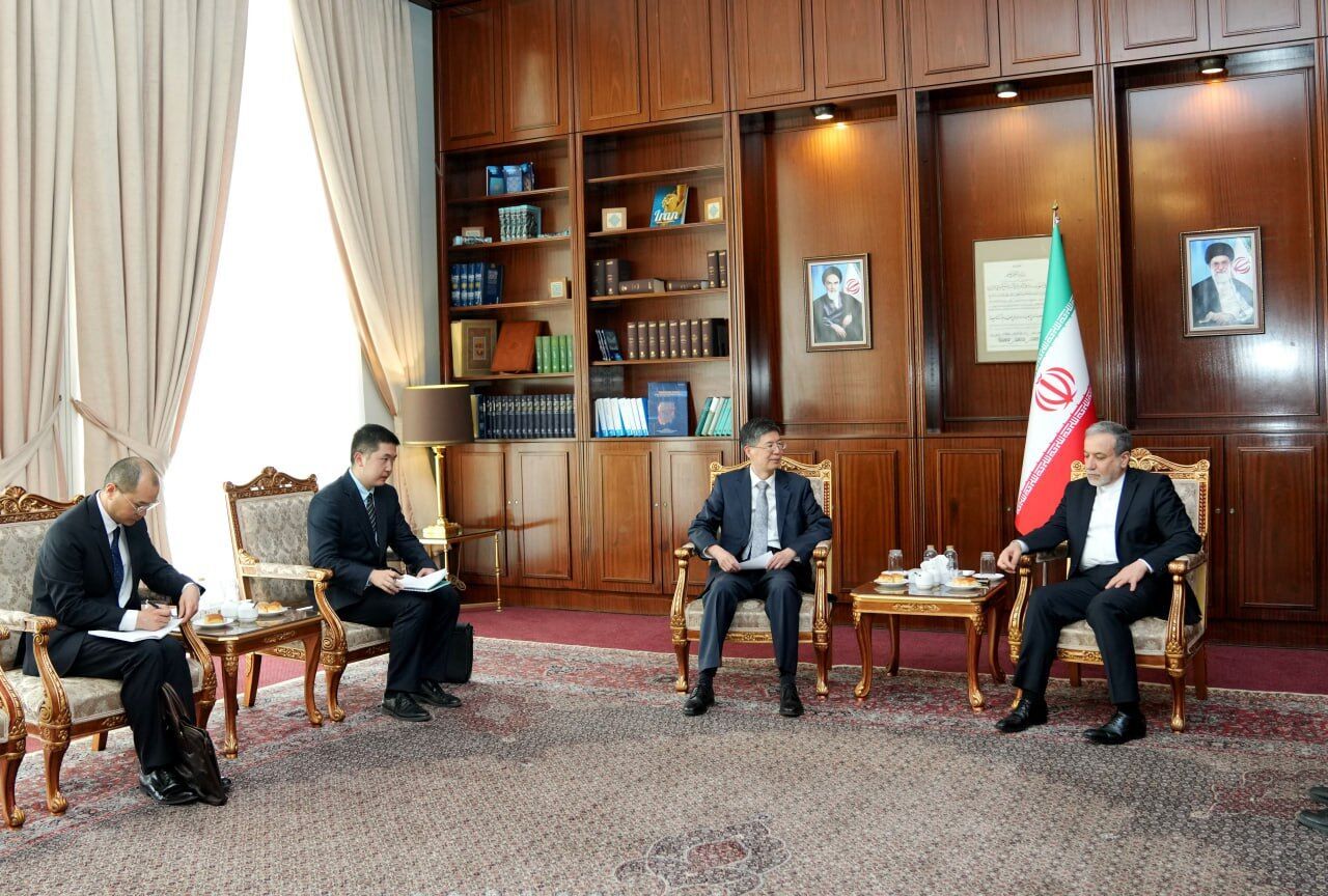 ايران والصين تؤكدان على تطوير العلاقات والعزم الجاد لتنفيذ اتفاقية التعاون للاعوام الـ 25 القادمة