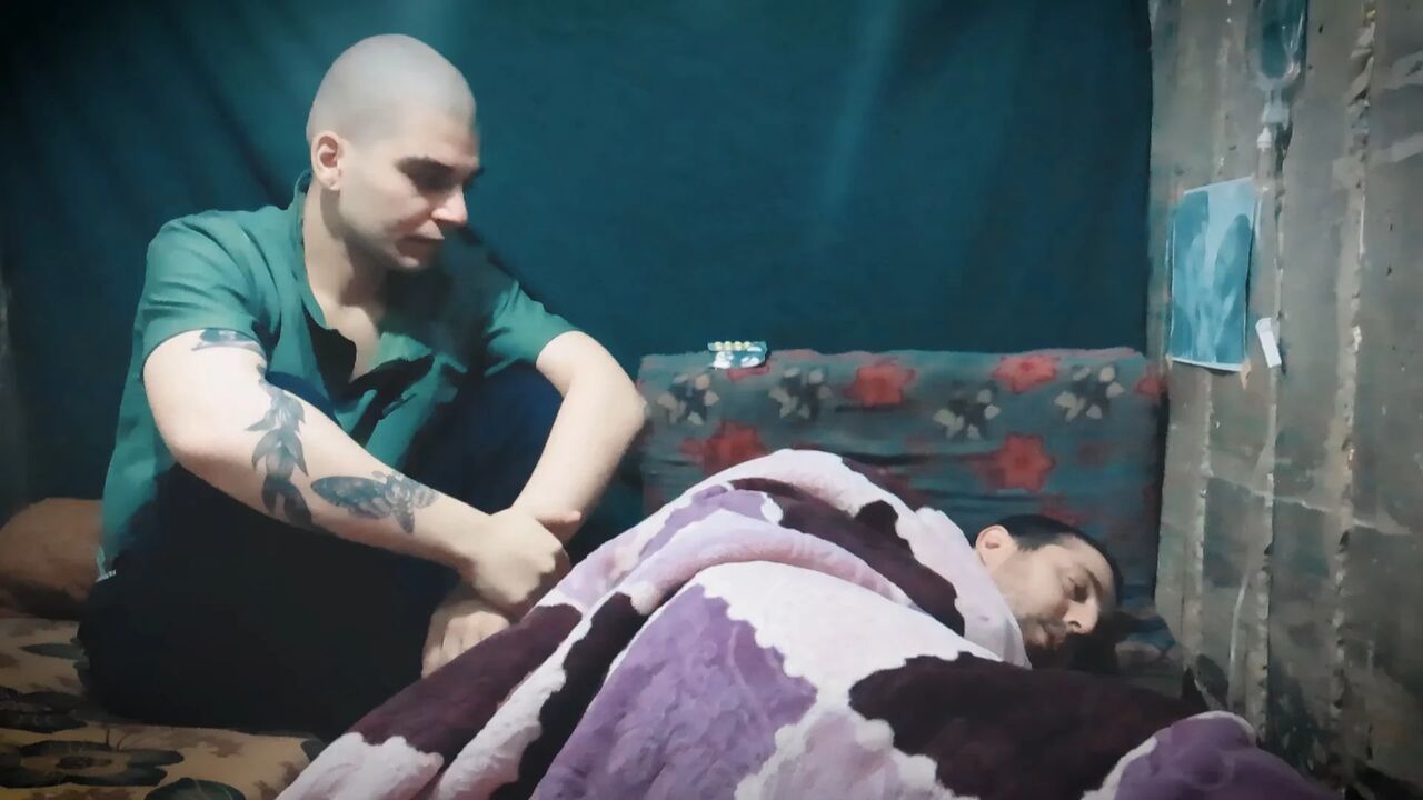 القسام تنشر مقطع فيديو لأسيرين إسرائيليين أحدهما حاول الانتحار