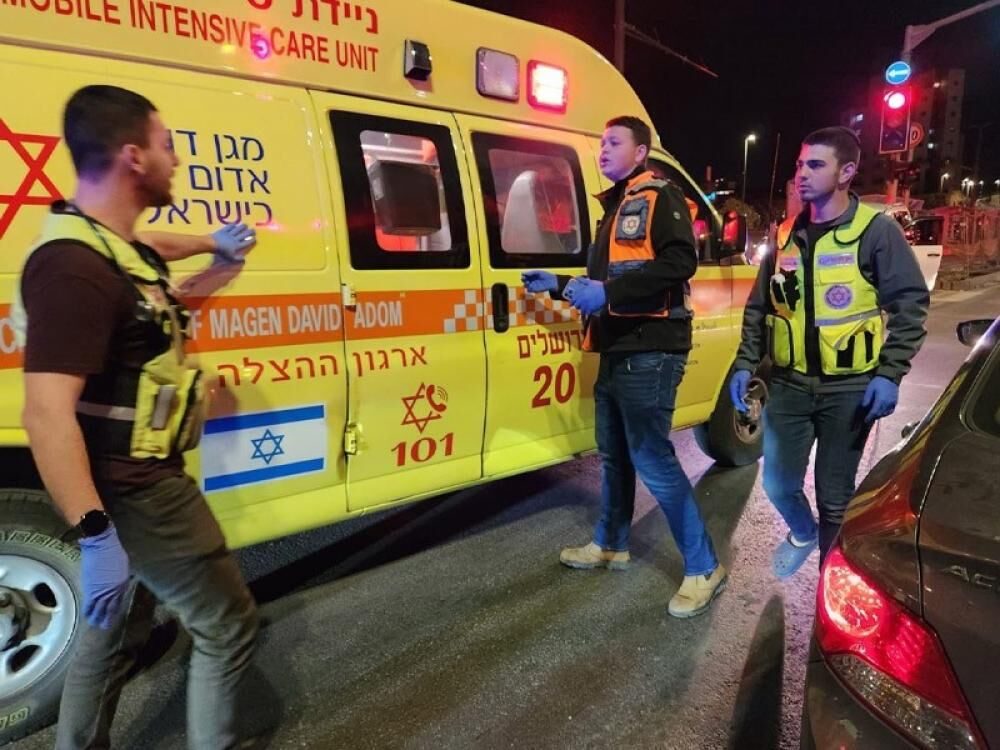 عملية طعن لشرطي إسرائيلي في القدس وارتقاء المنفذ شهيدًا