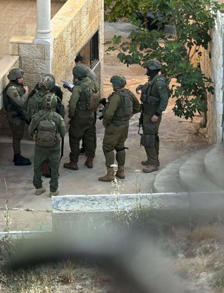 الاحتلال يشن حملة اقتحامات واعتقالات في الضفة والقدس