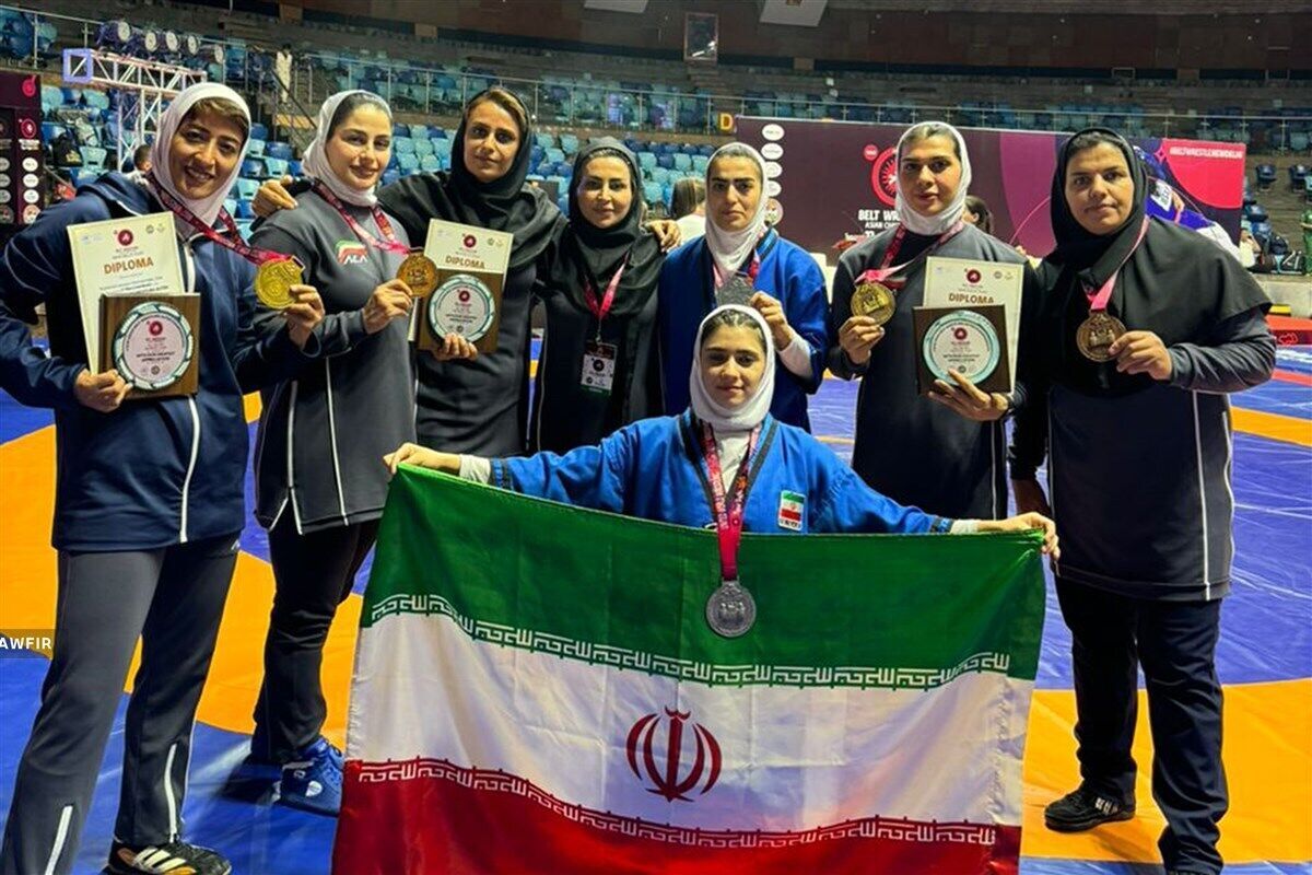 تتويج منتخب سيدات إيران في مصارعة الآليش ببطولة آسيا