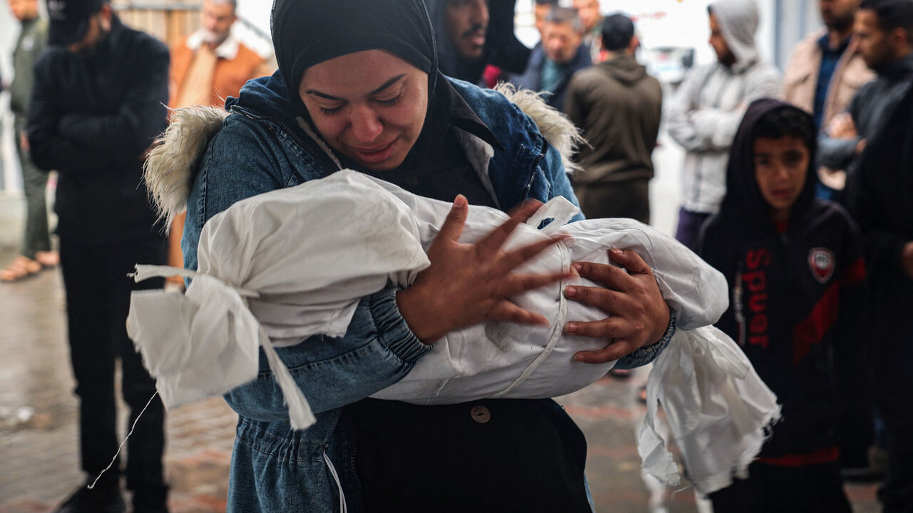 استشهاد 18 فسلطينيا جراء قصف الاحتلال على جنوب غزة