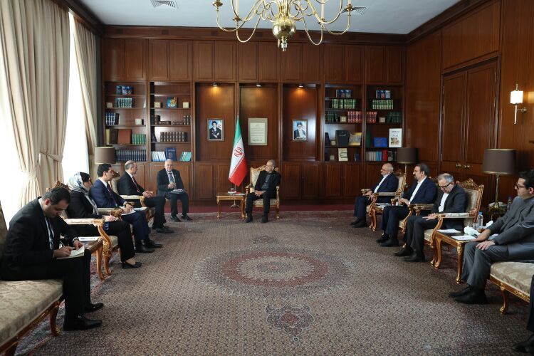 بزشكيان: نسعى لتعزيز العلاقات مع الجيران على أساس القواسم الثقافية والتاريخية المشتركة
